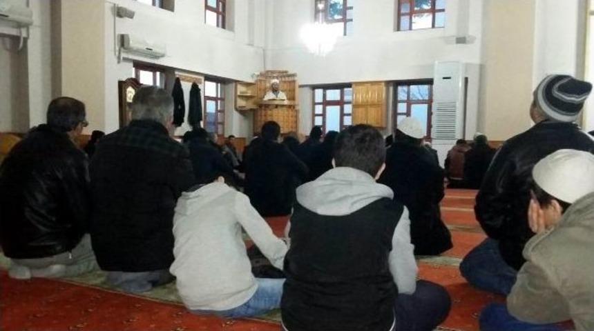 Erzincan&rsquo;da Gen&ccedil;ler Namazda Buluşuyor