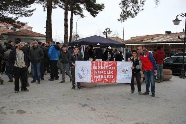 Erzincan’da Gençler Namazda Buluşuyor