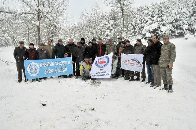 Akşehir’de Yabani Hayvanlara Yiyecek Bırakıldı