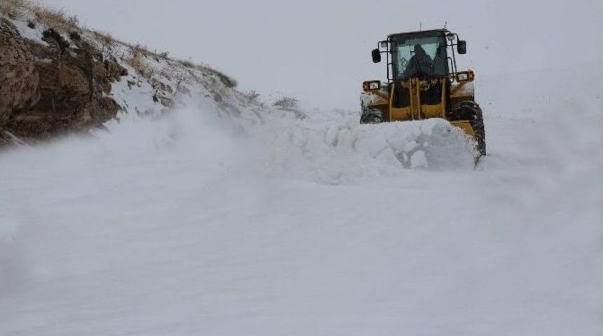 Sivas&rsquo;ta 443 K&ouml;y Yolu Ulaşıma Kapandı
