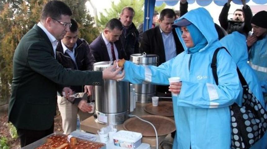 Başkan Subaşıoğlu&rsquo;ndan Temizlik G&ouml;revlilerine Tatlı İkramı