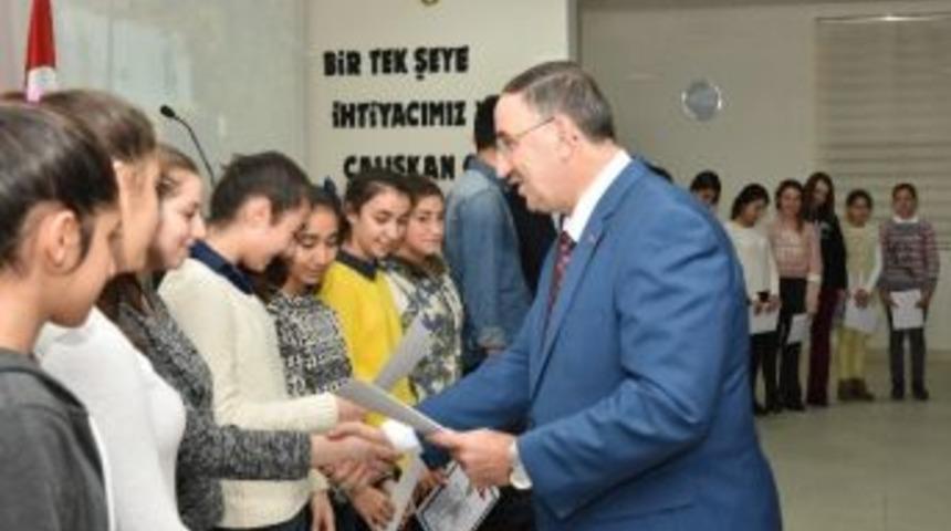 Başkan Kurtulan&rsquo;dan &rsquo;yıldız Kızlar&rsquo;a Plaket