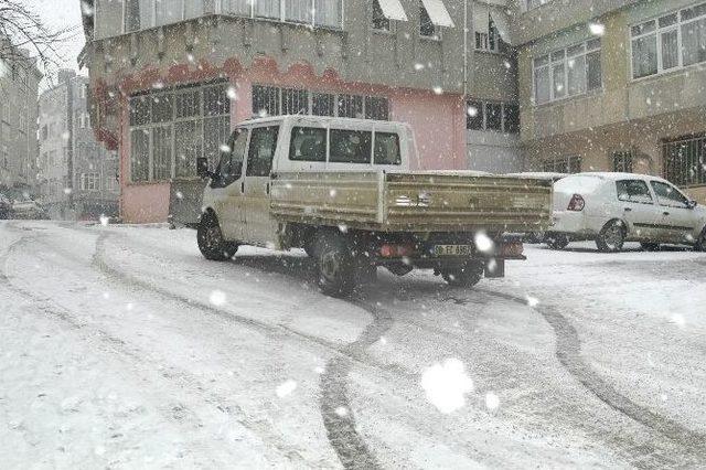 Yollar Kayak Pistine Döndü