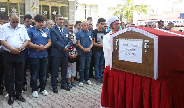 Kalp krizinden ölen polisin cenazesi memleketi uğurlandı