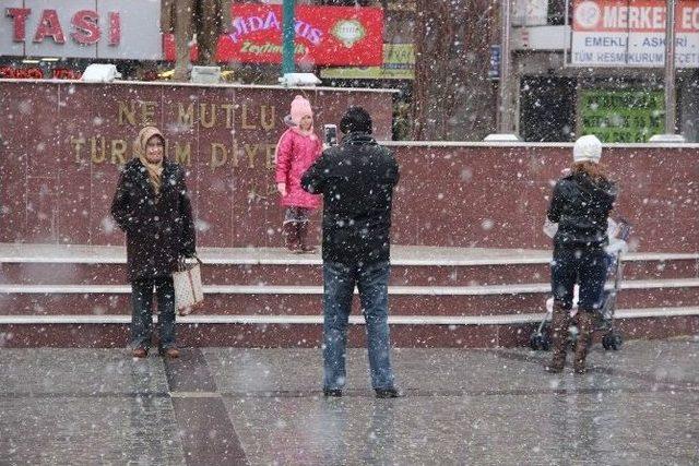 Kuzey Ege’de Kar Yağışı Başladı