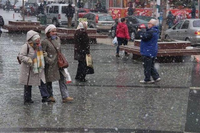 Kuzey Ege’de Kar Yağışı Başladı