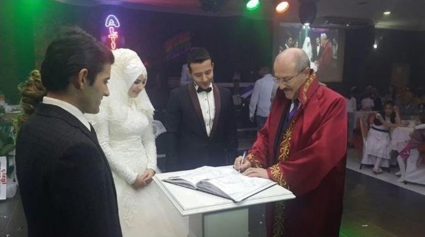 Altıeyl&uuml;l&rsquo;de Yazı İşleri Bin 21 Nikah Yaptı