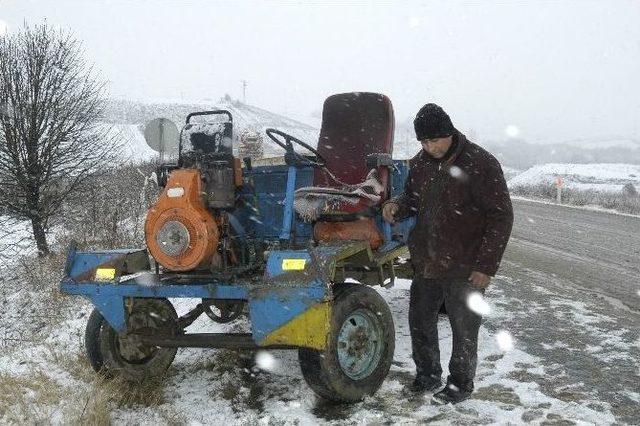 Karda Kayan Araç Patpat Sayesinde Uçuruma Düşmekten Kurtuldu