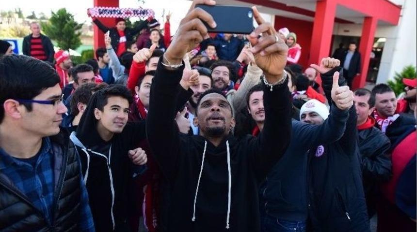 Antalyaspor&rsquo;u Protestoya Gelen Taraftarın Eto&rsquo;o Sevgisi
