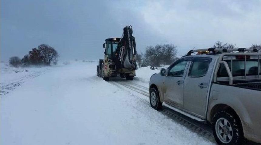Bandırma Belediyesi Karla M&uuml;cadeleye Devam Ediyor