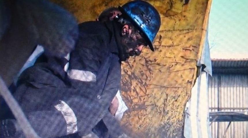 K&ouml;m&uuml;rlerin Altında Kalan İş&ccedil;i Sağ Salim &Ccedil;ıktı