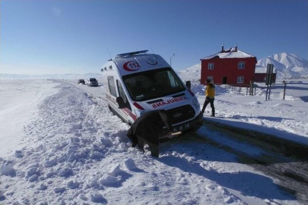 Hasta Kurtarmaya Giderken 4 Saat Kurtarılmayı Beklediler