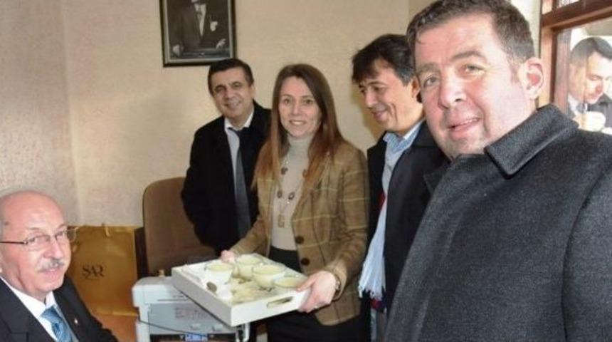 Bayan Muhtardan Başkan Albayrak’a Sütlaç İkramı