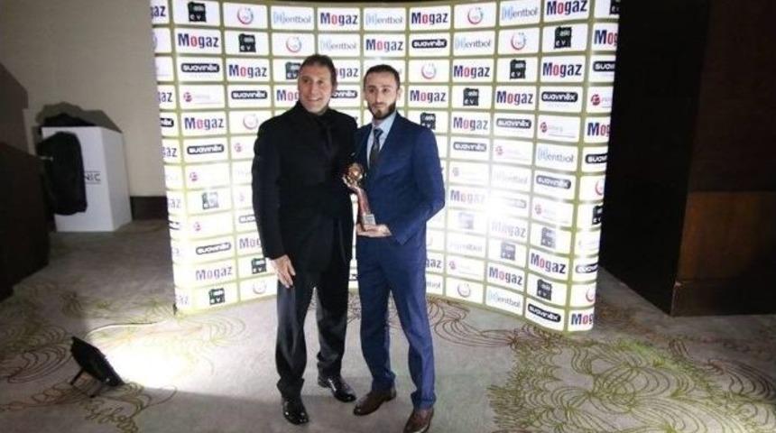 Nil&uuml;fer Belediyesporlu &Ccedil;elik&rsquo;e İki &Ouml;d&uuml;l