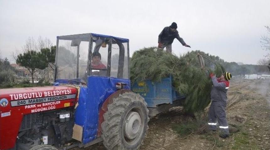 Turgutlu Belediyesi&rsquo;nden Yardıma Muhta&ccedil;ların Evlerini Isıtan &Ccedil;alışma