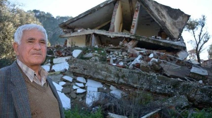 Heyelanda Yıkılan Evleri İ&ccedil;in Yardım Bekliyor
