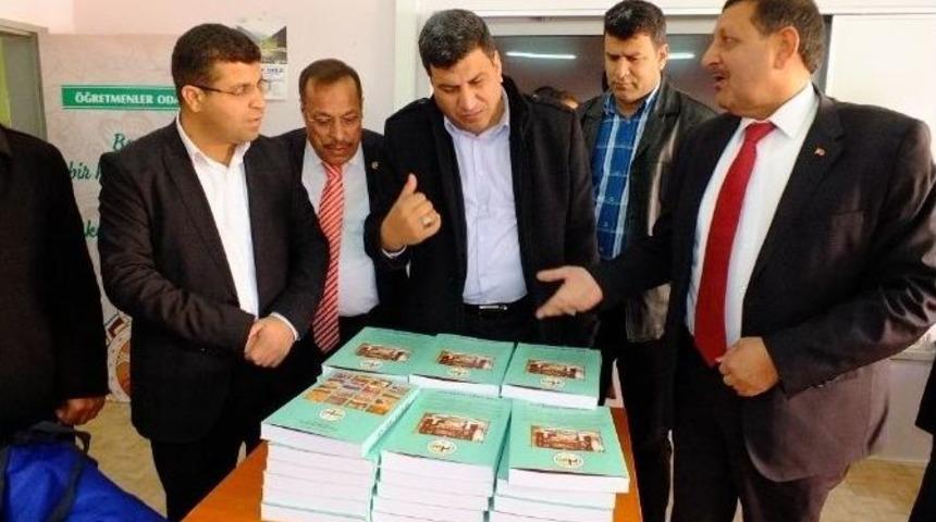 &Ouml;zyavuz, Sınavlara Hazırlanan &Ouml;ğrencilere Kaynak Kitap Dağıttı