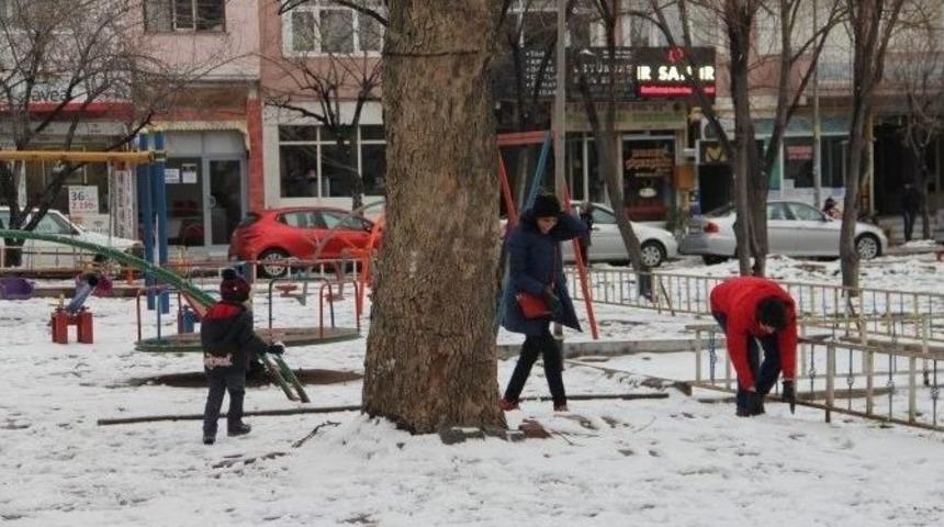 Kırklareli&rsquo;nde Kar Yağışı Etkisini Azalttı