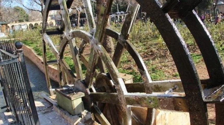 Balıklıg&ouml;l&rsquo;de Su Değirmeni Buz Tuttu