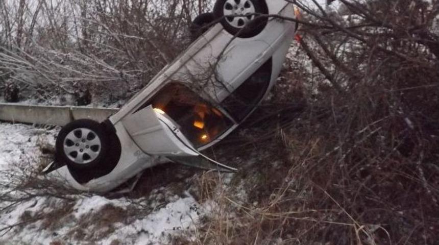 Buzlanan Yolda Takla Attı