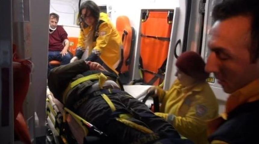 Otomobil Şarampole Yuvarlandı: 2 Yaralı