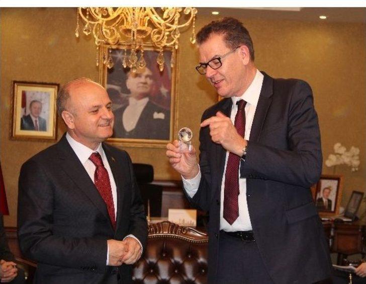 Alman Bakan Müller: “suriyeli Çocukların Eğitiminde Türkiye’yi Yalnız Bırakamayız” G1