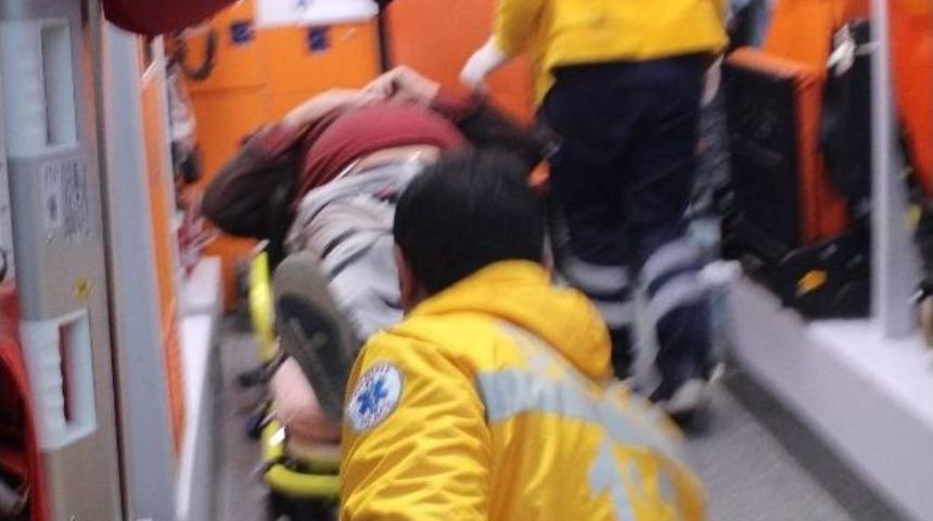 Kamyonet &Ccedil;arptığı Minib&uuml;s&uuml; Devirdi