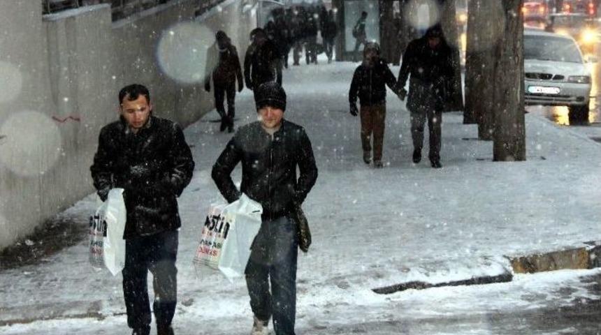 Kaldırımlar Buz Tuttu, Ortopedi Servisleri Doldu