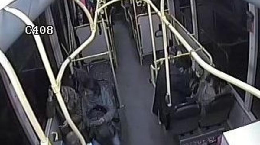 (&ouml;zel Haber) Kahraman Otob&uuml;s Şof&ouml;r&uuml; Kalp Krizi Ge&ccedil;iren Yolcusunu Hastaneye Yetiştirdi