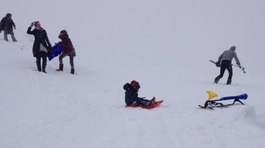 Aladağ S&ouml;mestri Tatilinde Kayakseverlerin Adresi Oldu