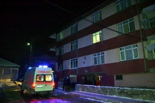 3 Katlı Apartmanın 1. Katında Çıkan Yangın Paniğe Neden Oldu