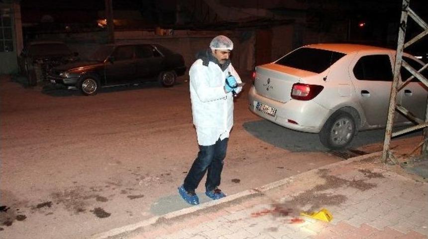 Kardeşinin Arkadaşını Bı&ccedil;aklayarak &Ouml;ld&uuml;rd&uuml;