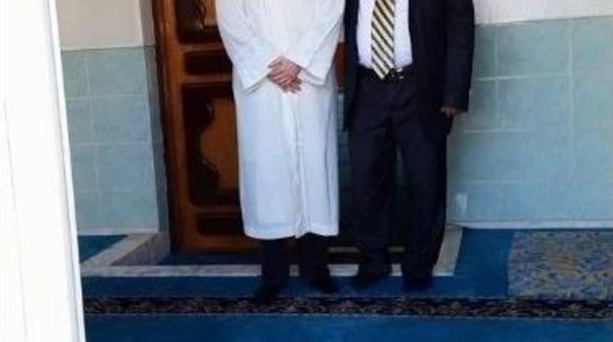 Alman Turistin C&uuml;bbeli Cami Ziyareti