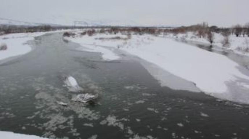 Karasu Nehri Buz Tuttu