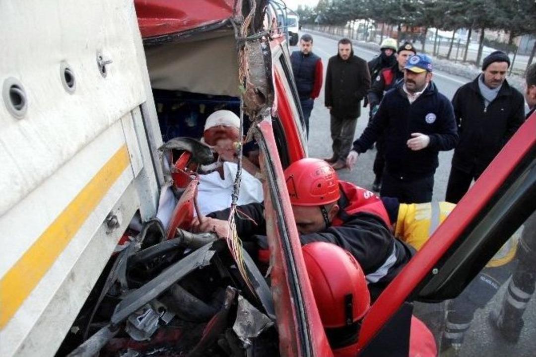 Par&ccedil;alanan Minib&uuml;sten Sağ &Ccedil;ıktı