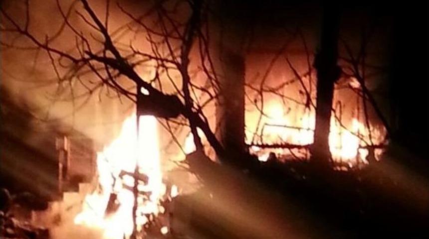 &Uuml;nye&rsquo;de Koltuk At&ouml;lyesi Alevlere Teslim Oldu