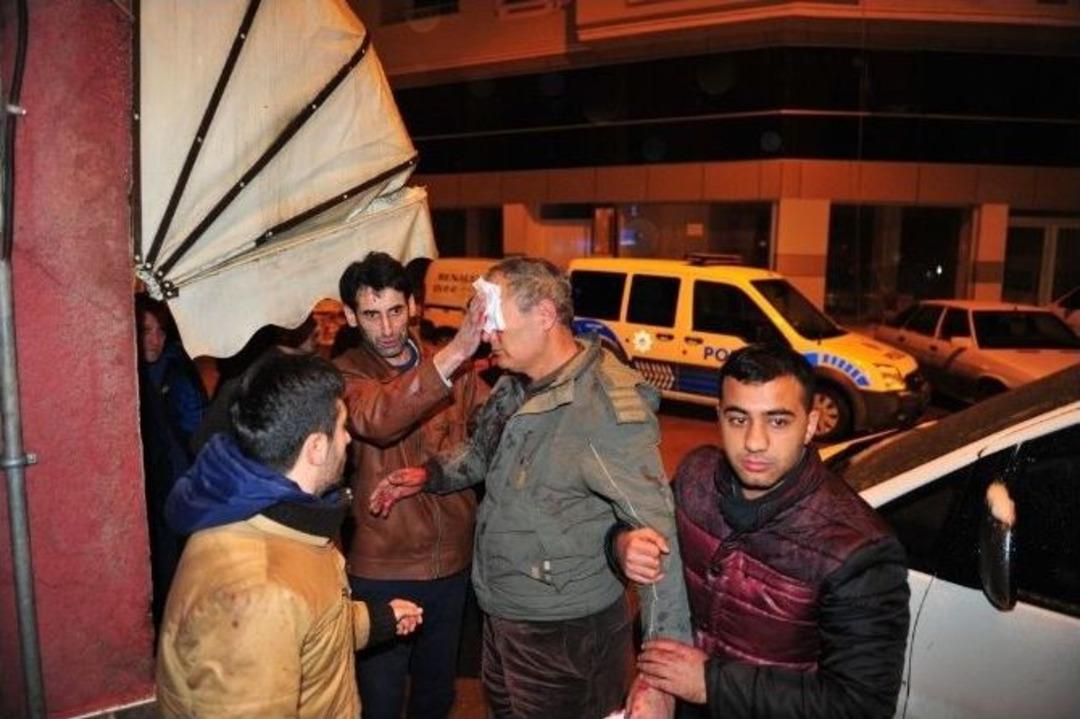 Yaşı K&uuml;&ccedil;&uuml;k Gencin Kullandığı Cipe &Ccedil;arptıktan Sonra Kontrolden &Ccedil;ıkan Kamyon Odunluğa Girdi