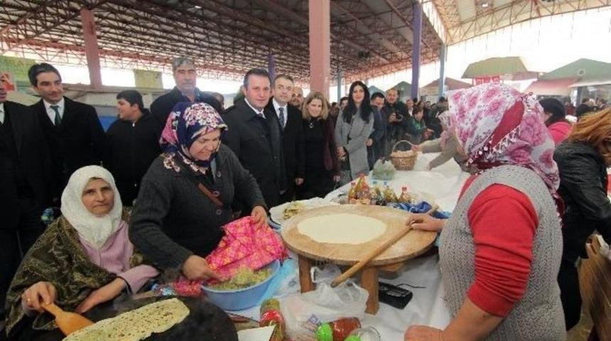Menderes&rsquo;te Kurulan K&ouml;y Pazarıyla Kadınlara Destek