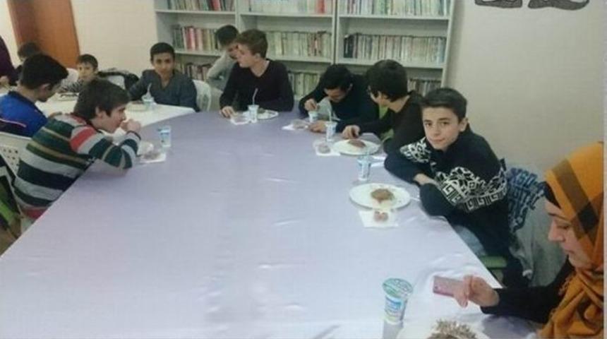 Başarılı Öğrencilere Hediye Verildi