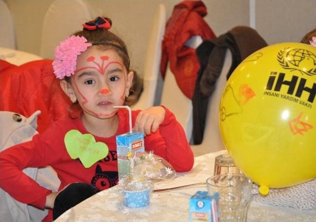 (&ouml;zel Haber) İhh&rsquo;dan Yetim &Ouml;ğrencilere Karne Ş&ouml;leni