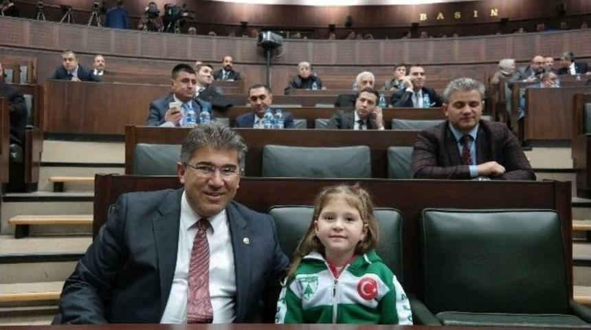 48 Gen&ccedil;lik Meclise Girdi