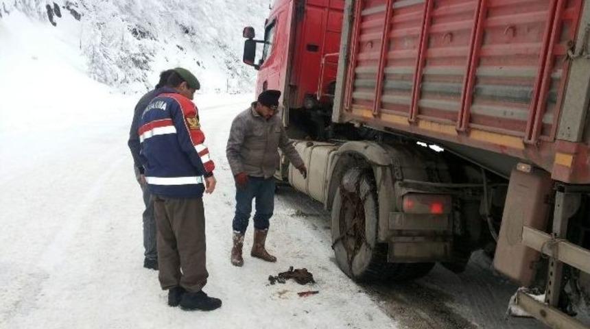 Yolda Kalan Ara&ccedil;lara Jandarma Yardımı