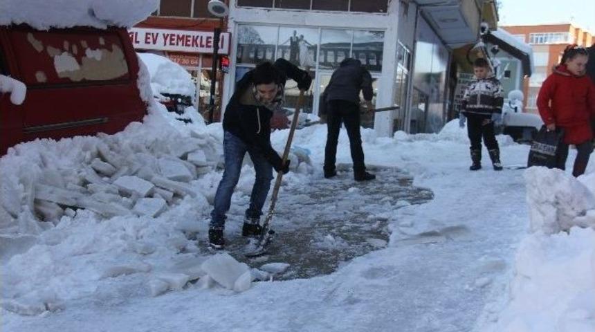 Kar Yağışı Bitti Geriye Temizliği Kaldı