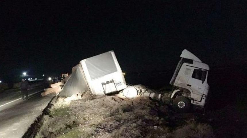 Kaza Yapan S&uuml;r&uuml;c&uuml; Hastaneye Gitmeyi Reddetti