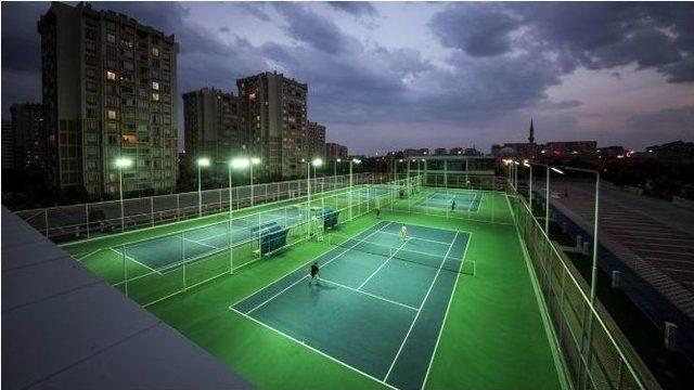 Selçuklu Belediyesi Tenis Kortu Hizmete Açıldı