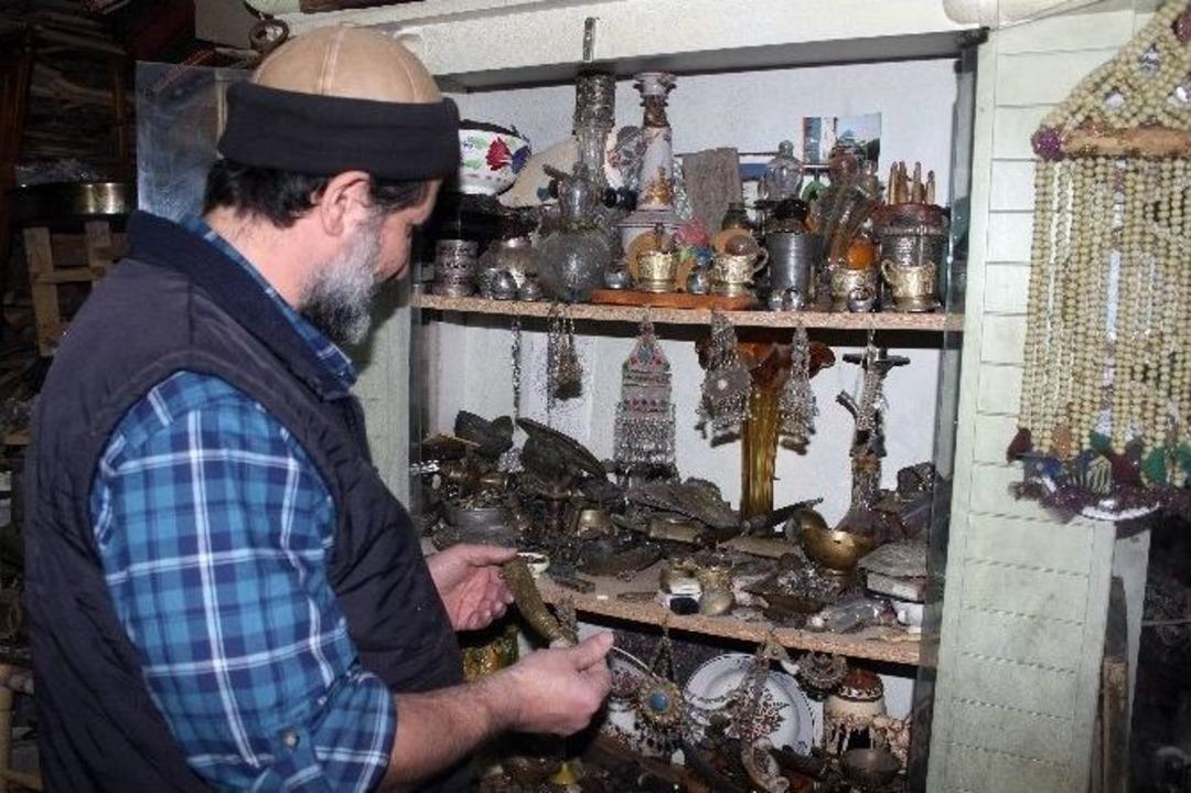 El Sanatlarıyla Uğraştı Antikacı Oldu
