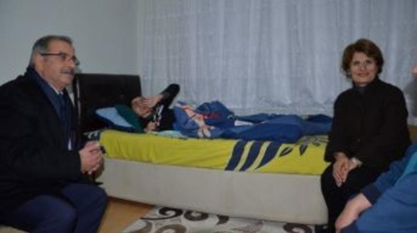 Başkan &Ouml;zacar&rsquo;dan Engelli Gence Jest