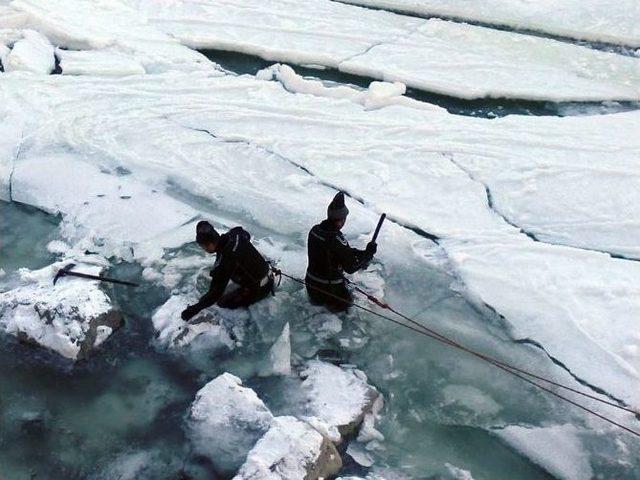 Çoruh Nehri’ne Düşen Çocuk Aranıyor 1