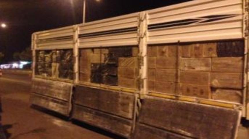 Sigaraları &Ccedil;imento Torbalarının Altına Gizlediler