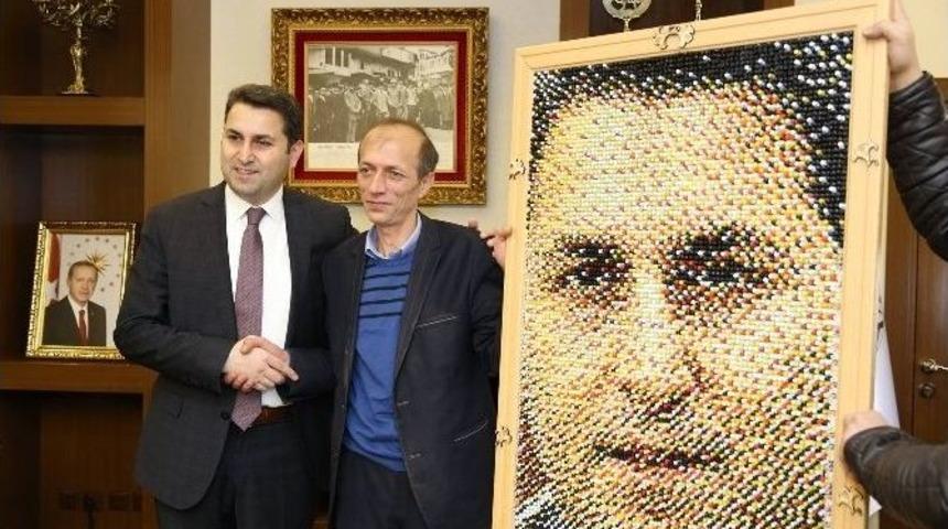 Cumhurbaşkanı Erdoğan&rsquo;ın Pano Raptiye Portresi İle D&uuml;nya Rekoru Kırmaya Hazırlanıyor